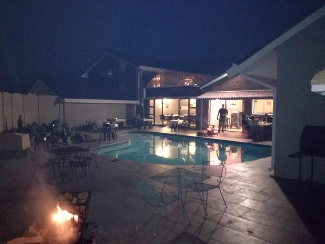 هاريسميذ Skylight Lodge المظهر الخارجي الصورة